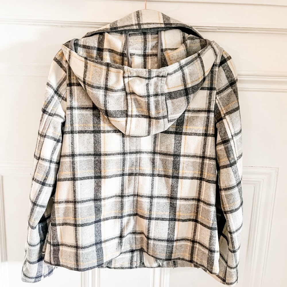 Winter jacket - Picture 2 of 4